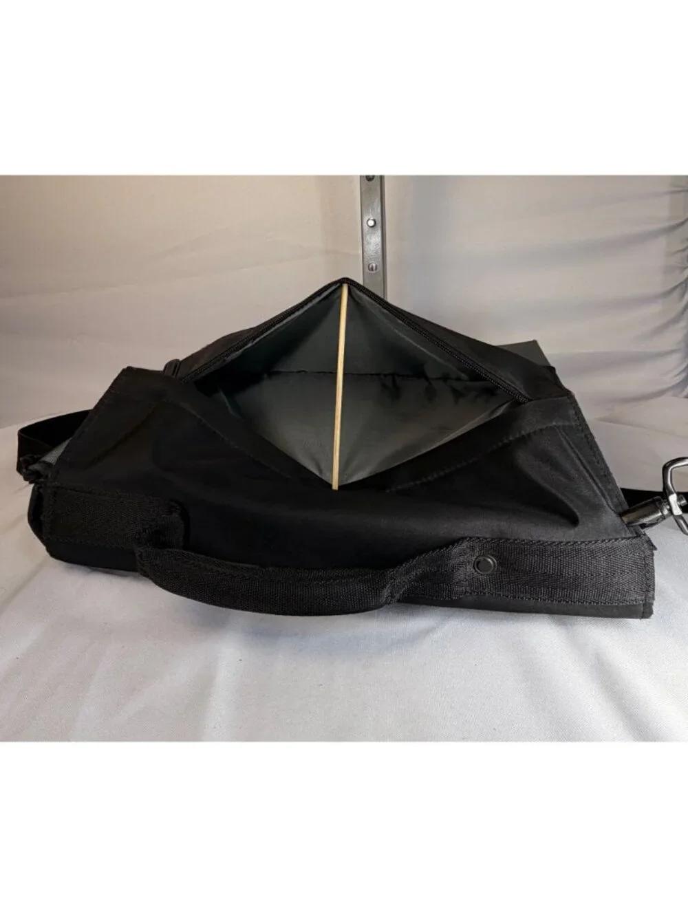 Belkin NE-07 Notebook Laptop Carrying Case Messenger Bag Black Gray Handle
